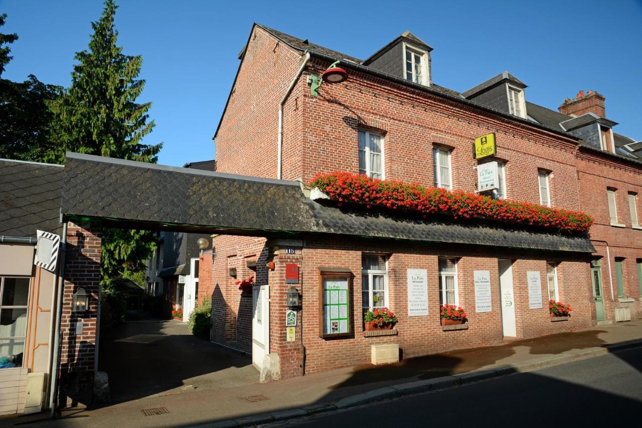 Hotel Restaurant La Paix La Robe Et Le Palais Forges-les-Eaux Exterior photo